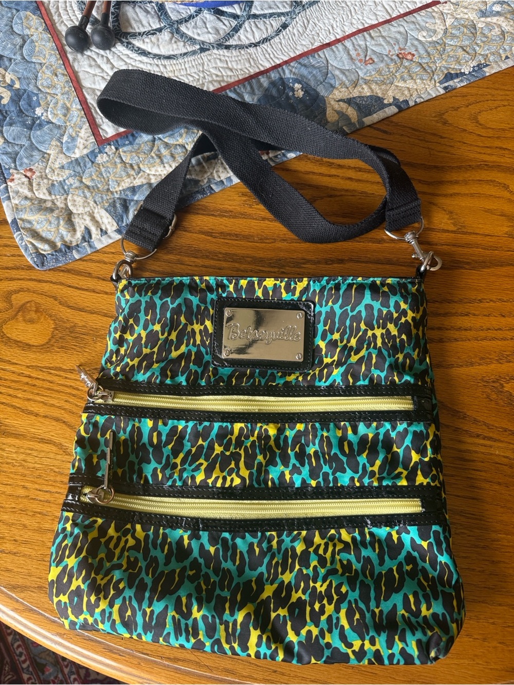 Betseyville, by Betsey Johnson Crossbody Bag, great Condition